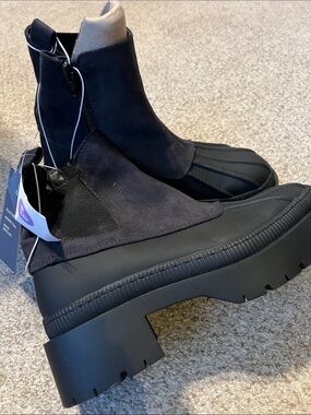 Universal Thread Black Chunky Platform Chelsea Boots